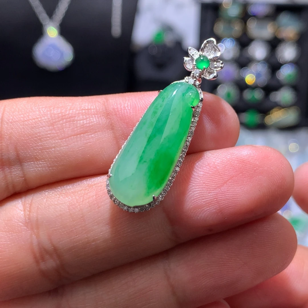 翡翠18K金镶嵌吊坠(赠链)