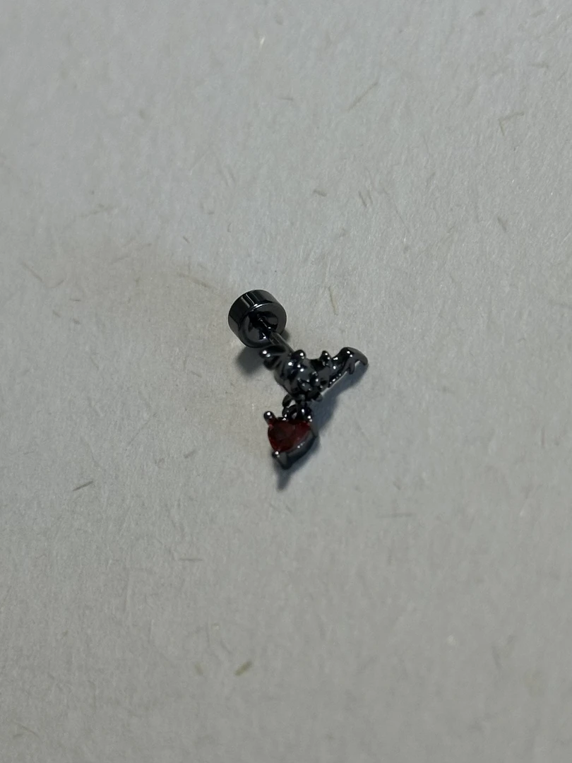 铜合金锆石耳饰 暗黑风黑红蝙蝠耳骨钉单个