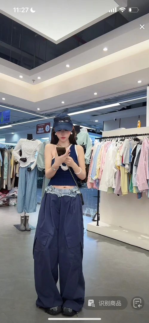 悠悠 斜肩蓝白撞色斜肩针织吊带小背心➕藏青色腰头牛仔拼色工装裤