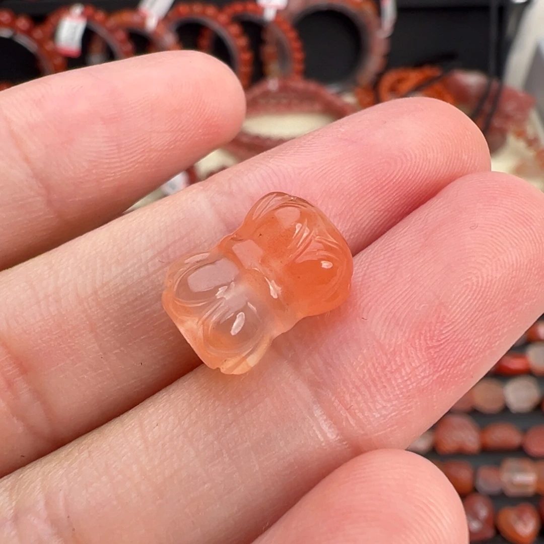 南红玛瑙未镶嵌颈饰并蒂莲