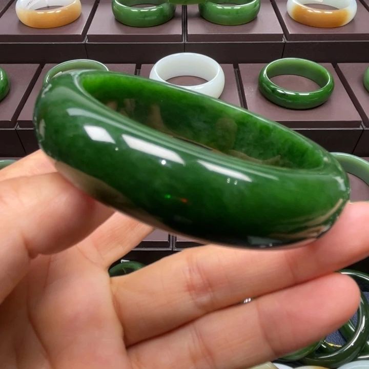 和田玉未镶嵌手镯