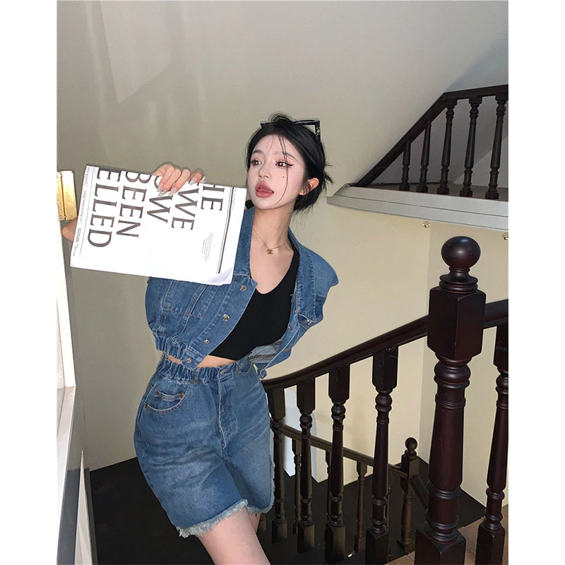 2025秋夏季新款修身显瘦气质时尚设计感无袖马甲上衣短裤两件套女
