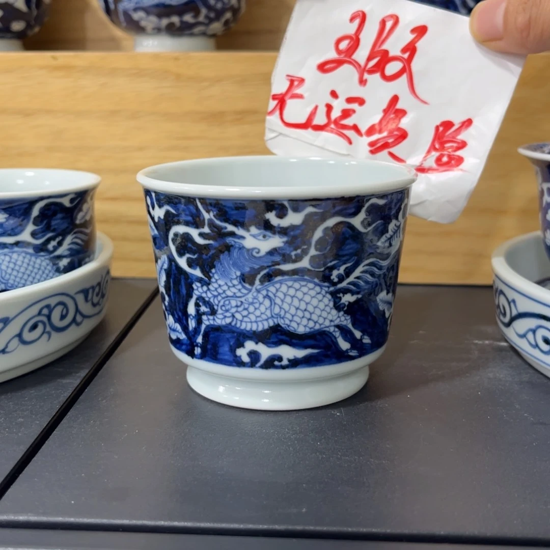 T****莎手绘蓝底麒麟追凤容天杯