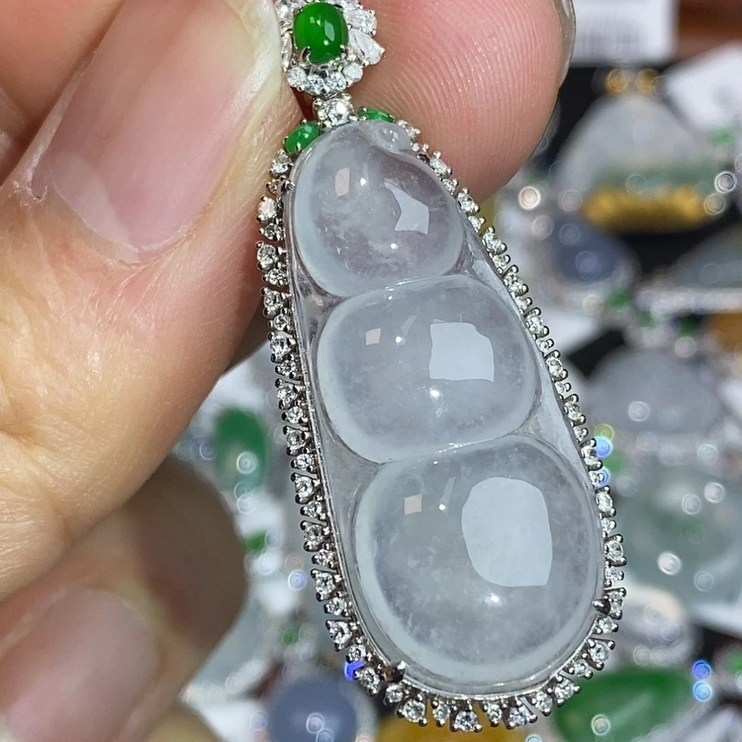 翡翠颈饰18K金镶嵌豆