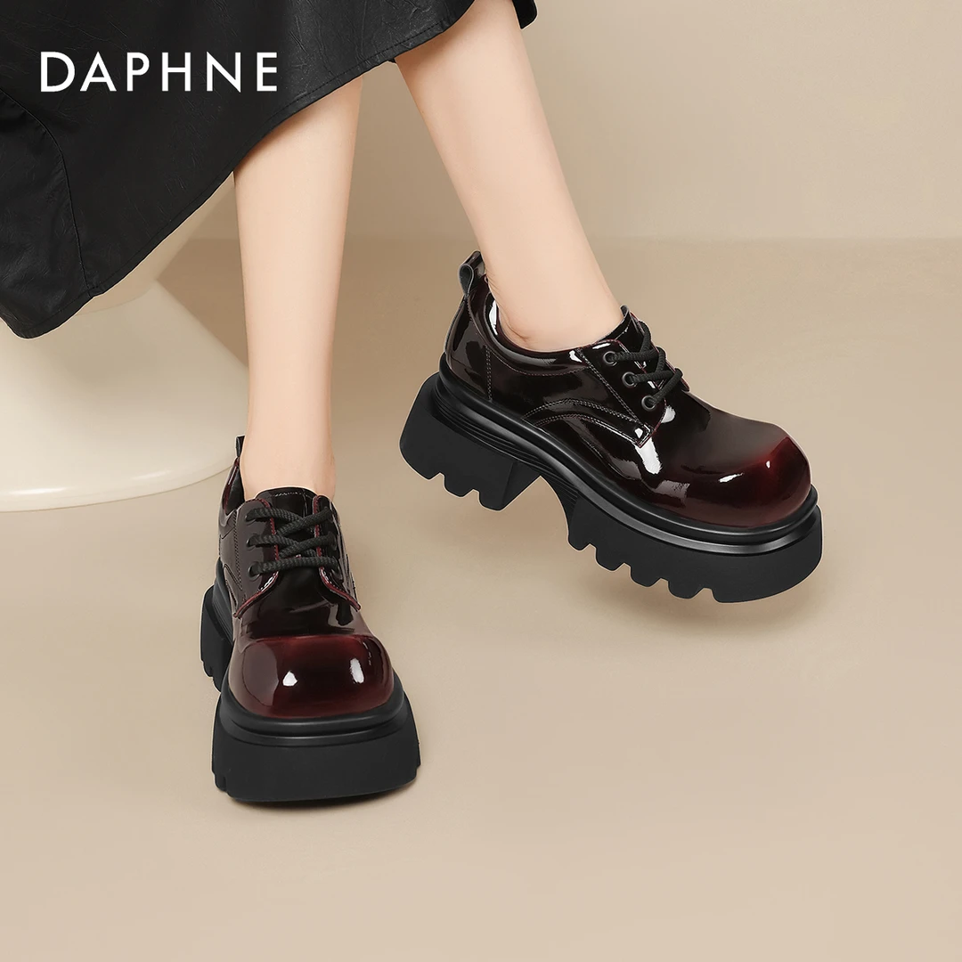 达芙妮2025年春季新款亮面大头时尚百搭洋气系带粗跟乐福鞋