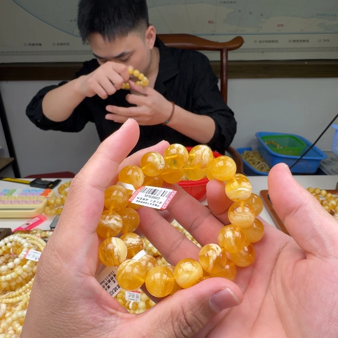 琥珀未镶嵌裸石多样性发其一