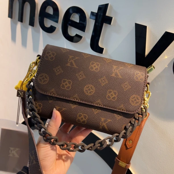 优库迪斯高级感斜挎小包女新款女包软皮网红时尚潮单肩包96598