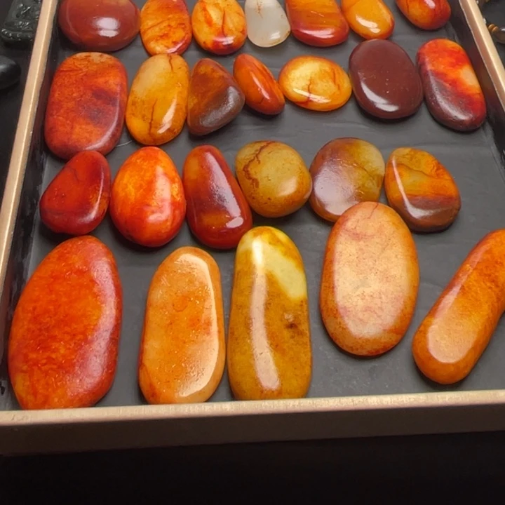 M***朱和田玉未镶嵌颈饰