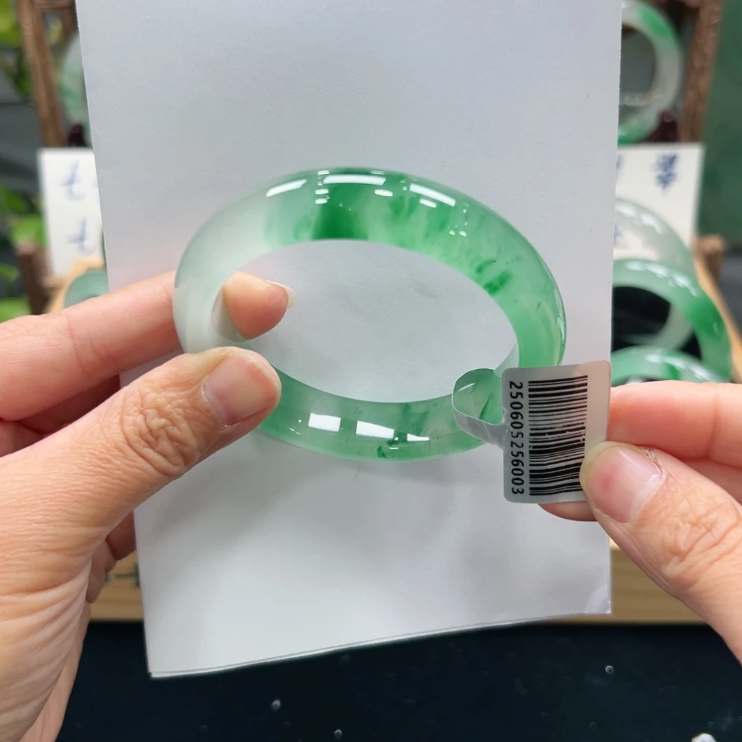 用***2石英质玉未镶嵌手镯➕佳佳57