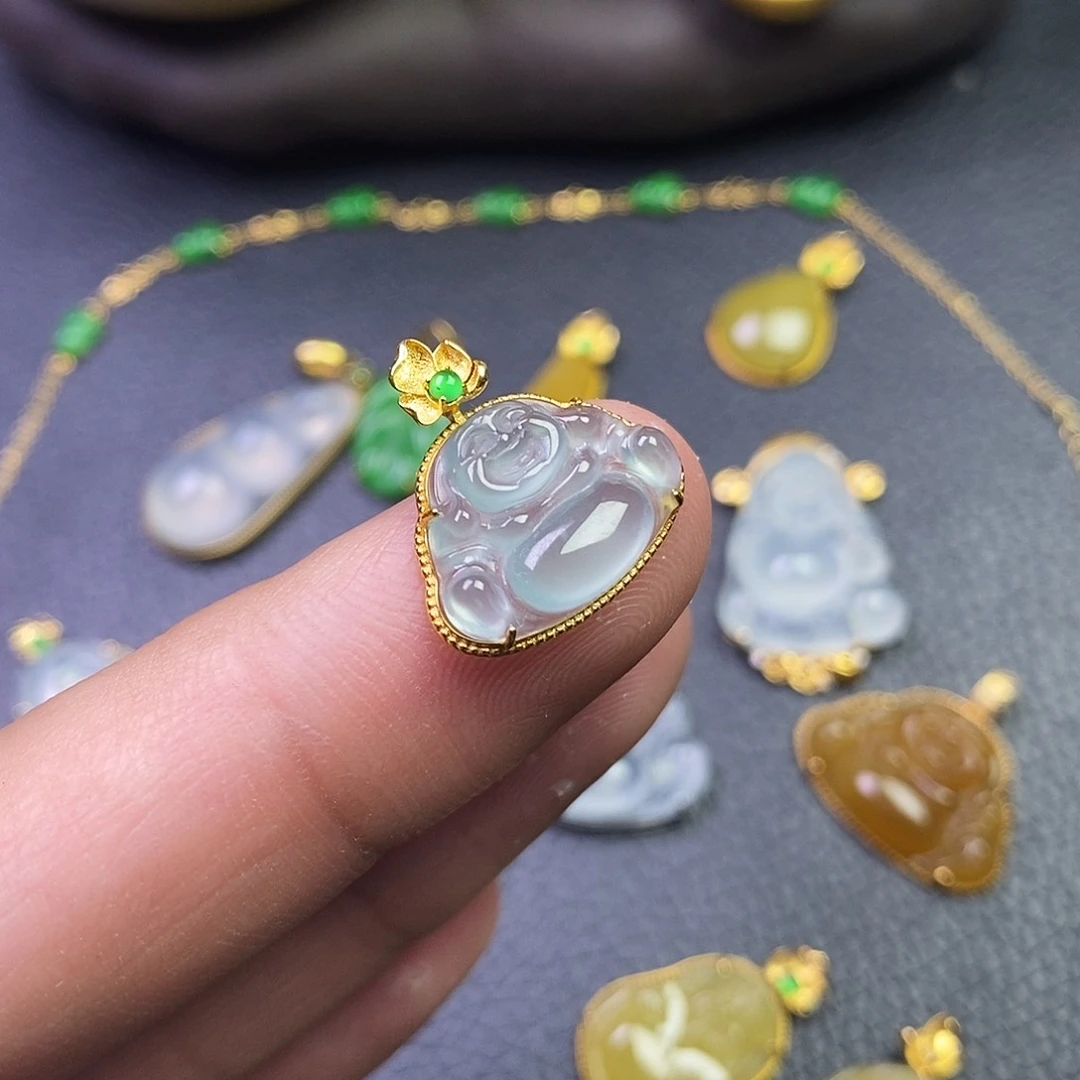 颈饰18K金镶嵌翡翠