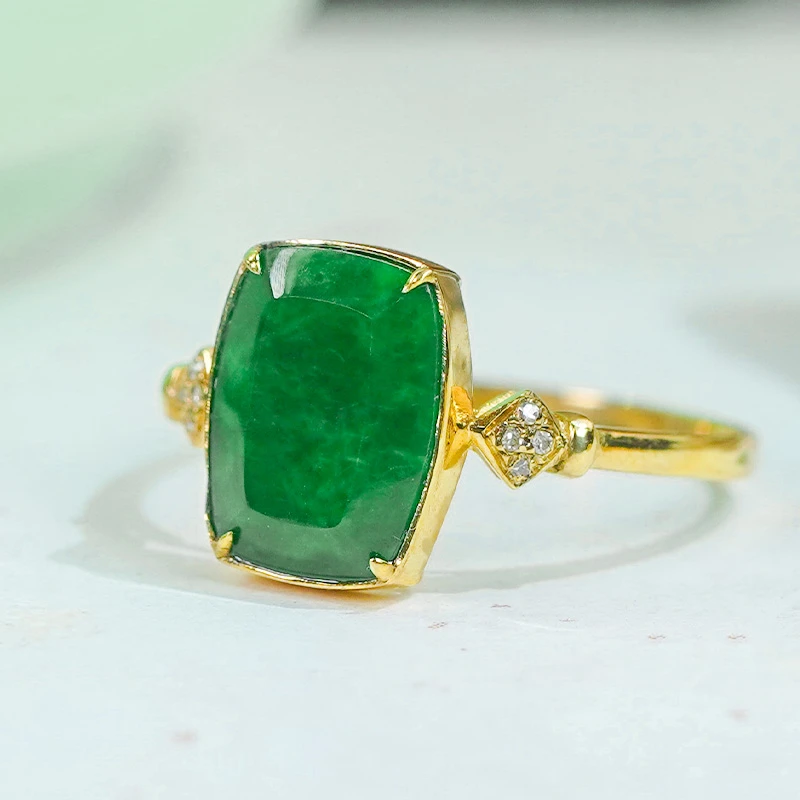 18K金镶嵌天然冰辣绿翡翠A货时尚小巧简约风翡翠龙石无事牌戒指