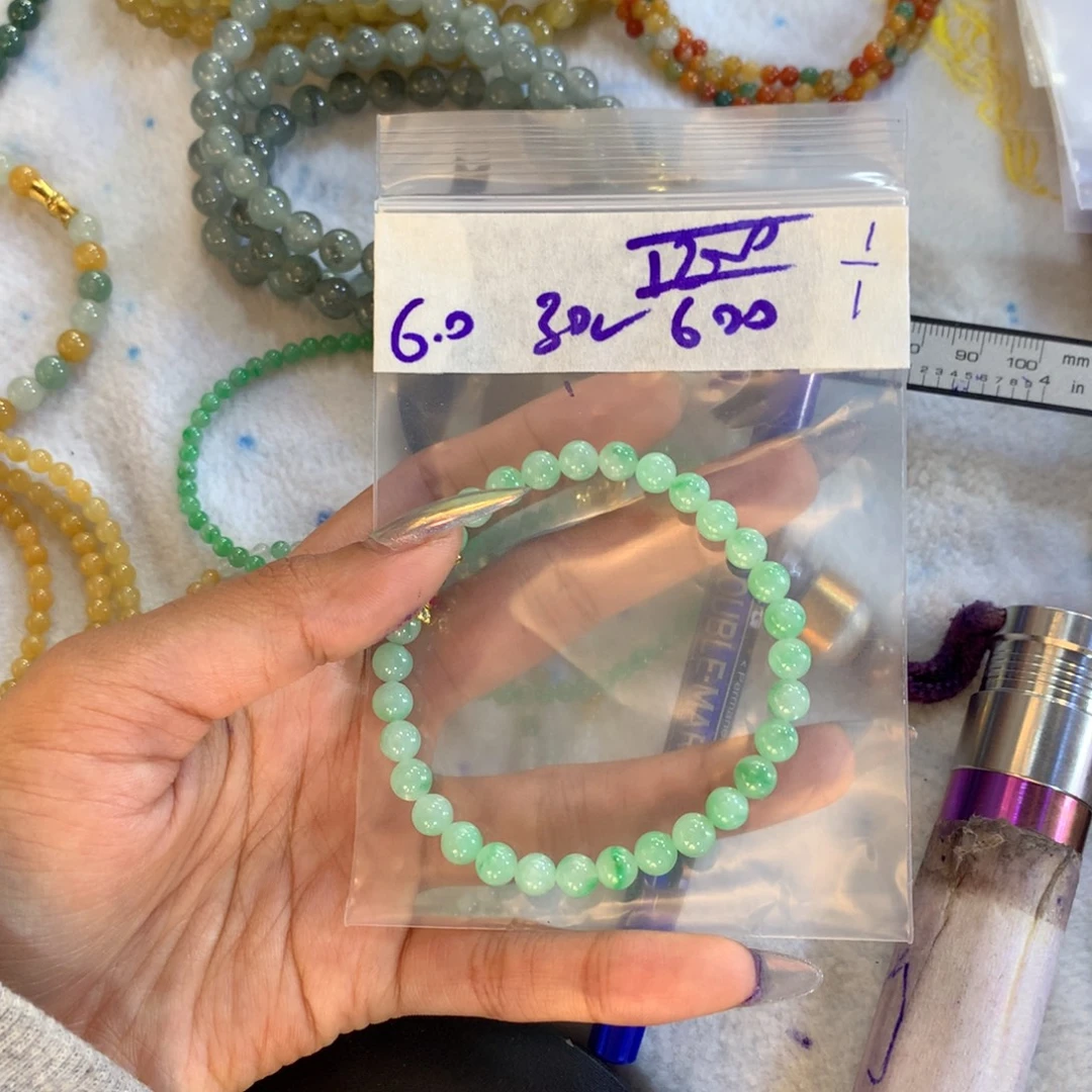 定制翡翠未镶嵌天然缅甸翡翠多样性