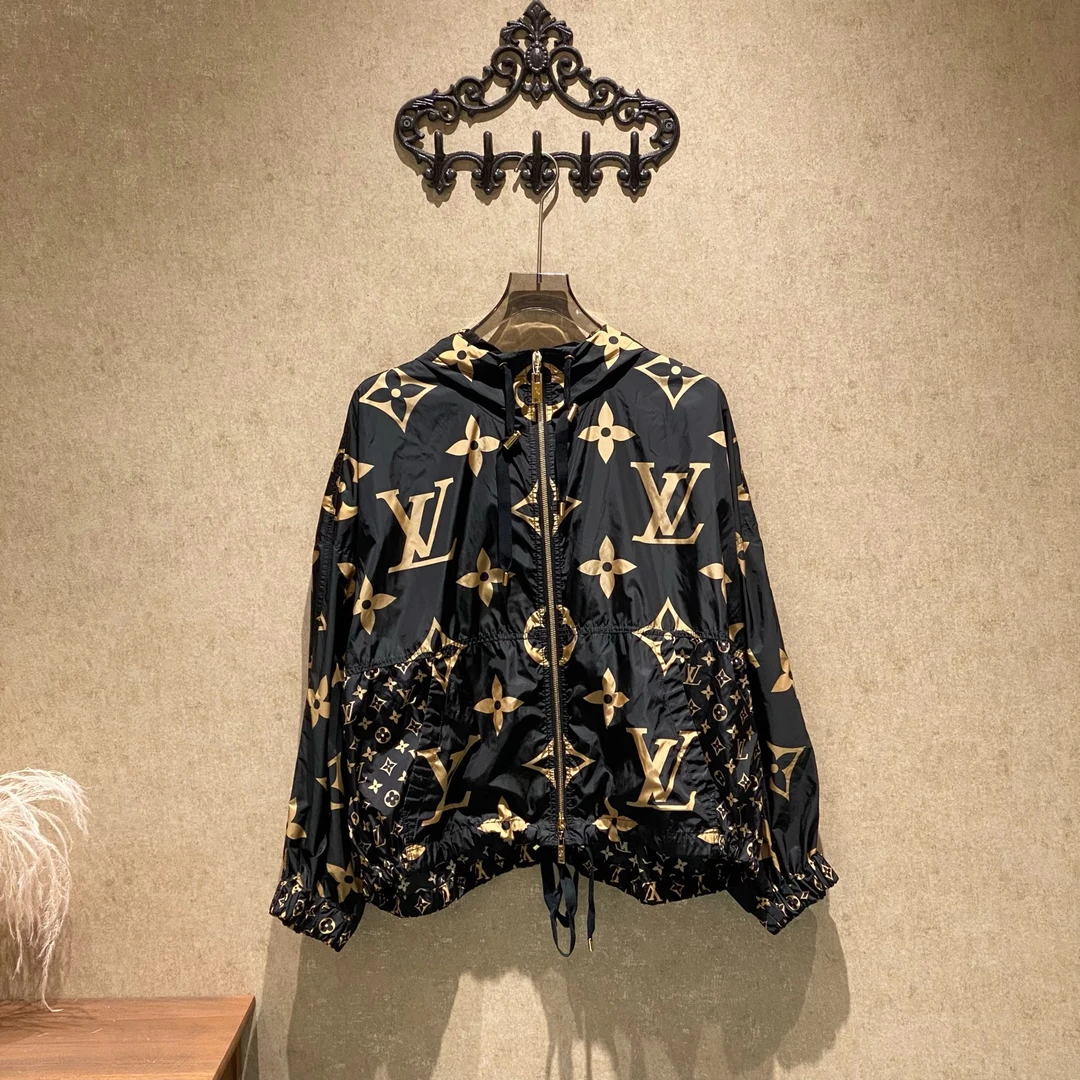 99新 LouisVuitton/路易威登 黑金百慕大冲锋衣/42码 大码/35062