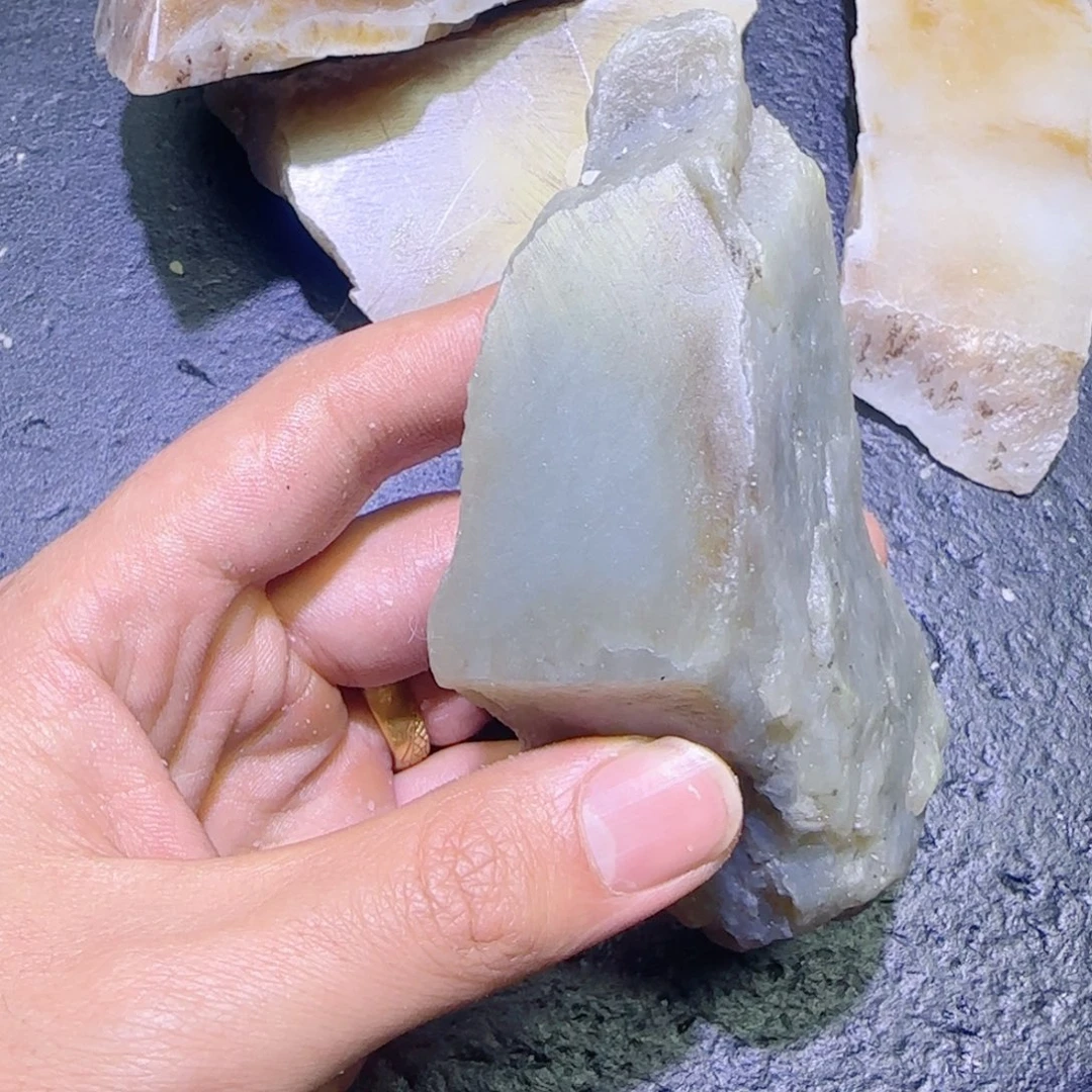 和田玉未镶嵌珠宝半成品