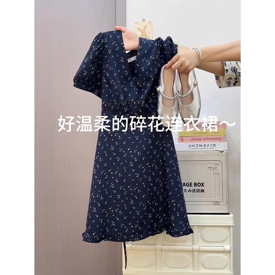 法式复古碎花V领短袖连衣裙女夏季2025新款温柔风收腰包臀短裙子