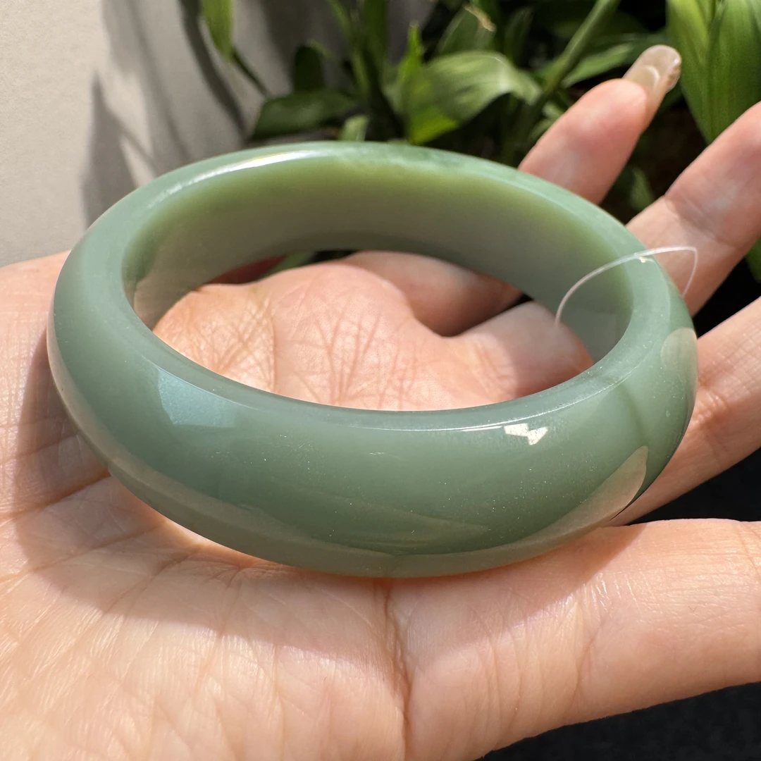 天然和田玉粉青宽版手镯老料俄罗斯碧玉6061
