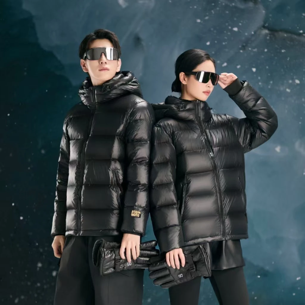 男女同款黑色金标短款羽绒服时尚休闲连帽加厚保暖冬季情侣款BY