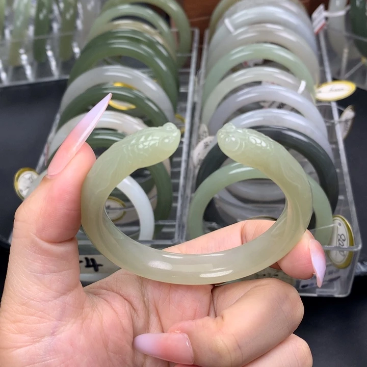 未镶嵌手镯和田玉54