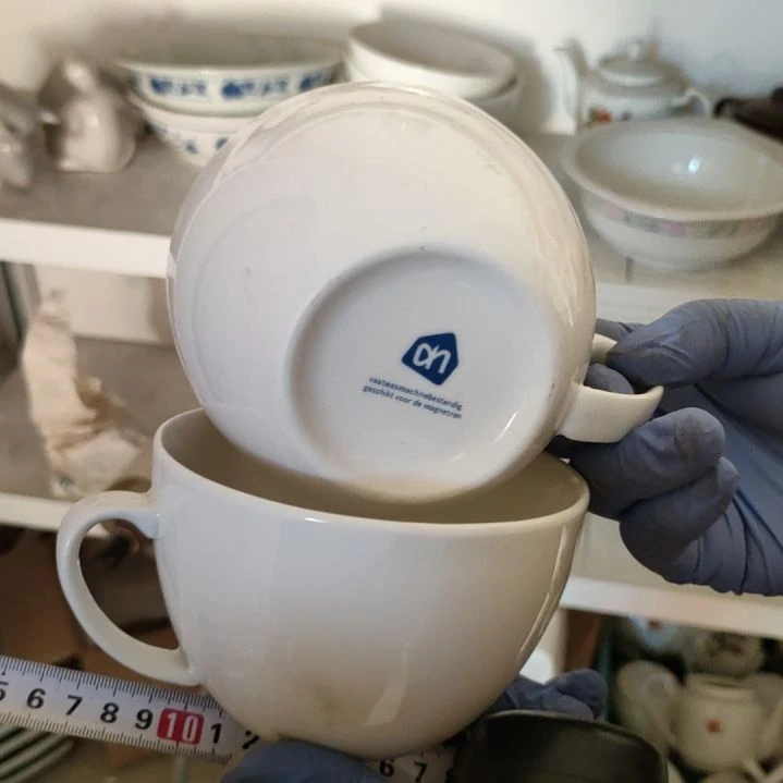 摆件盘子碗茶壶啥都有