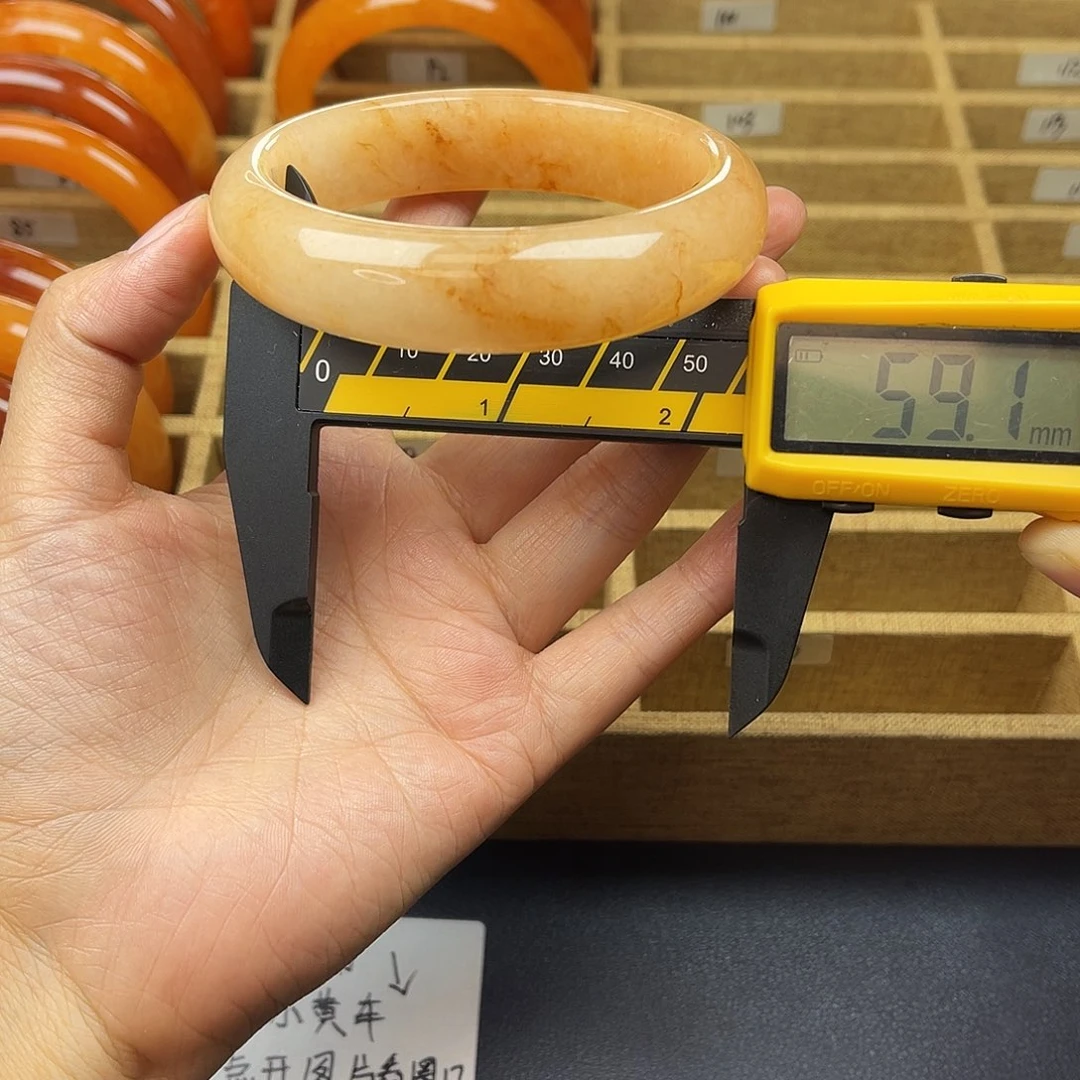 未镶嵌石英质玉（黄龙玉）手镯茄山老油料福利94号