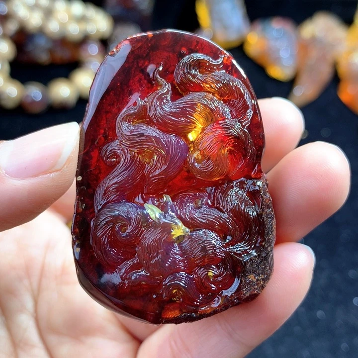 琥珀颈饰未镶嵌血珀原皮九尾狐