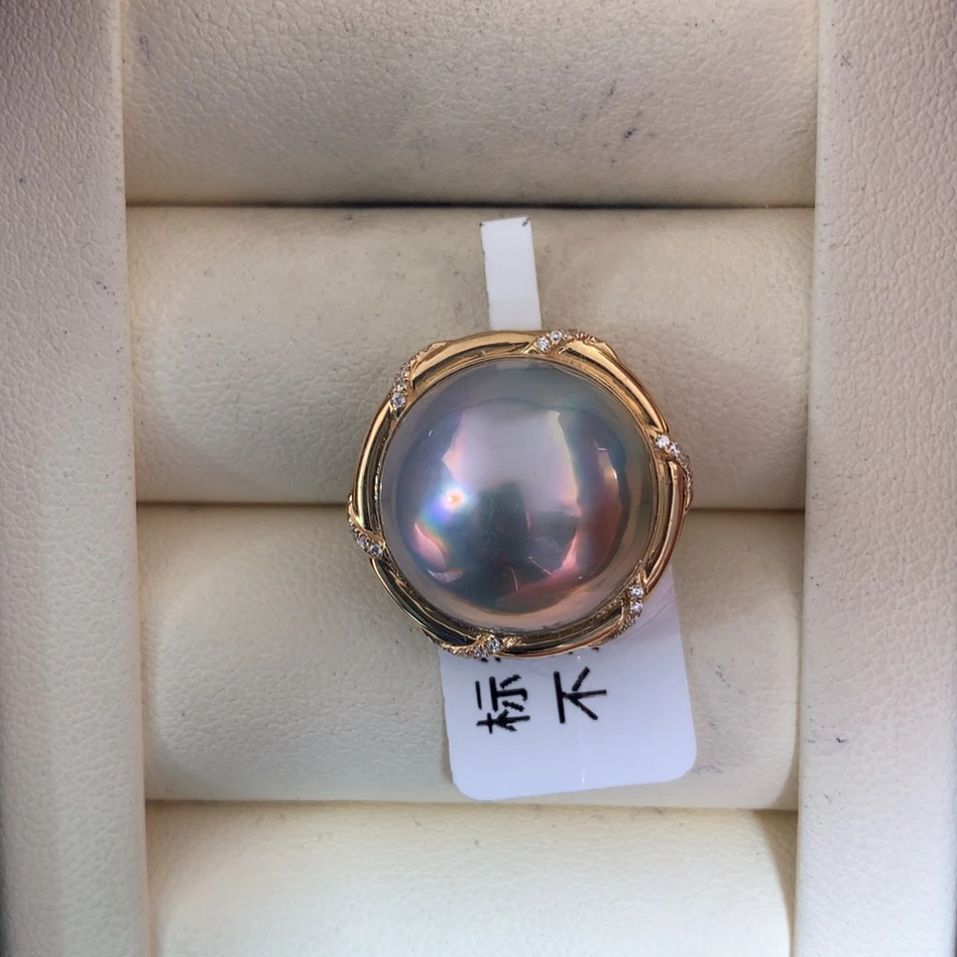 18K金镶嵌拼合珍珠（马贝珠）颈饰