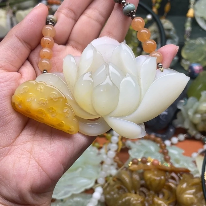 蛇纹石玉吊坠合金
