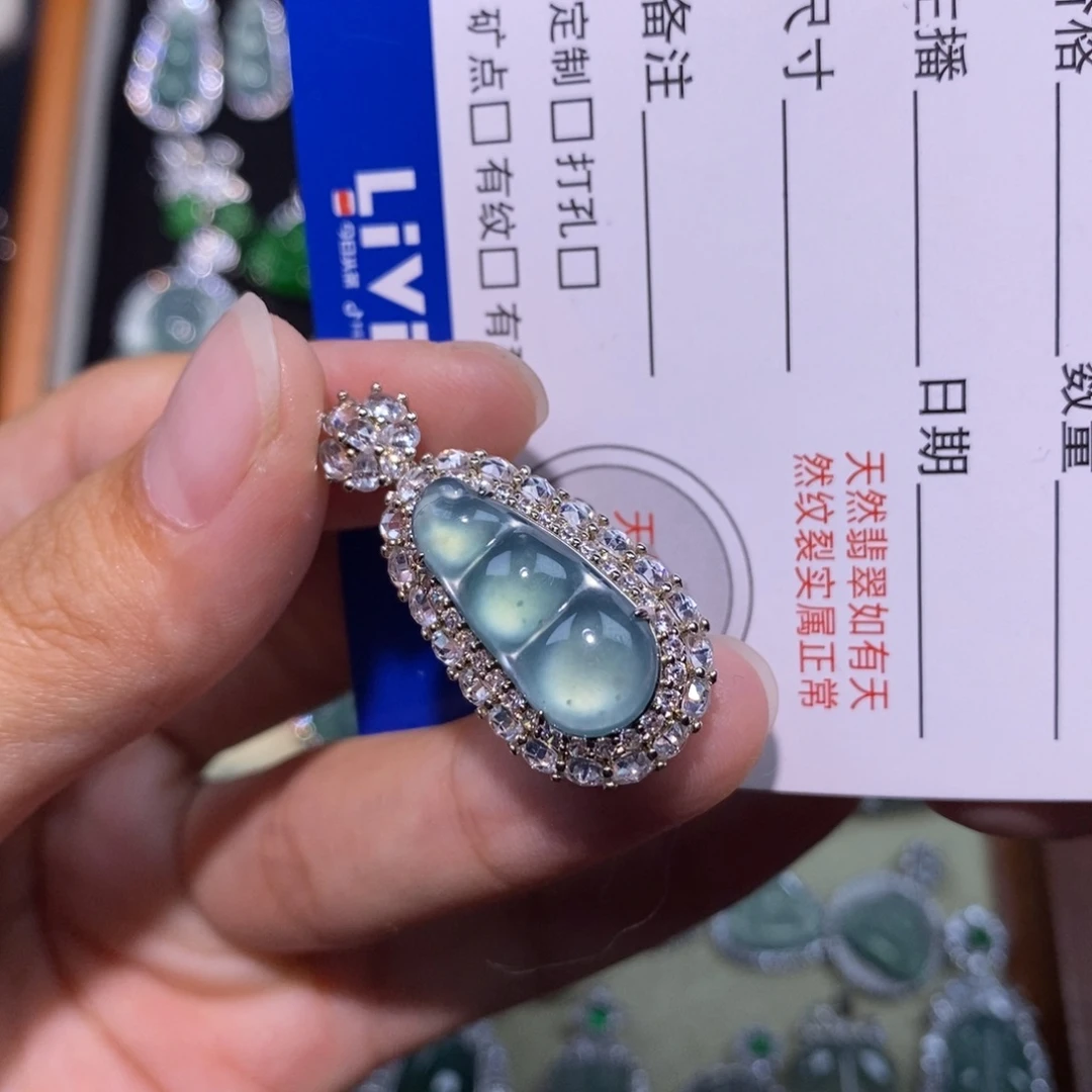颈饰未镶嵌翡翠天然