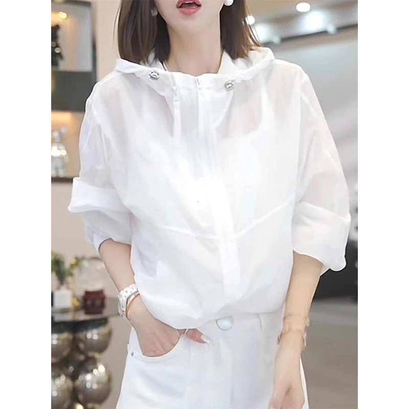 白色休闲透气短款拉链防晒冲锋衣外套女夏季2025新款超好看防晒服