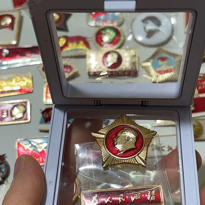 用***8其他普通金属纪念章