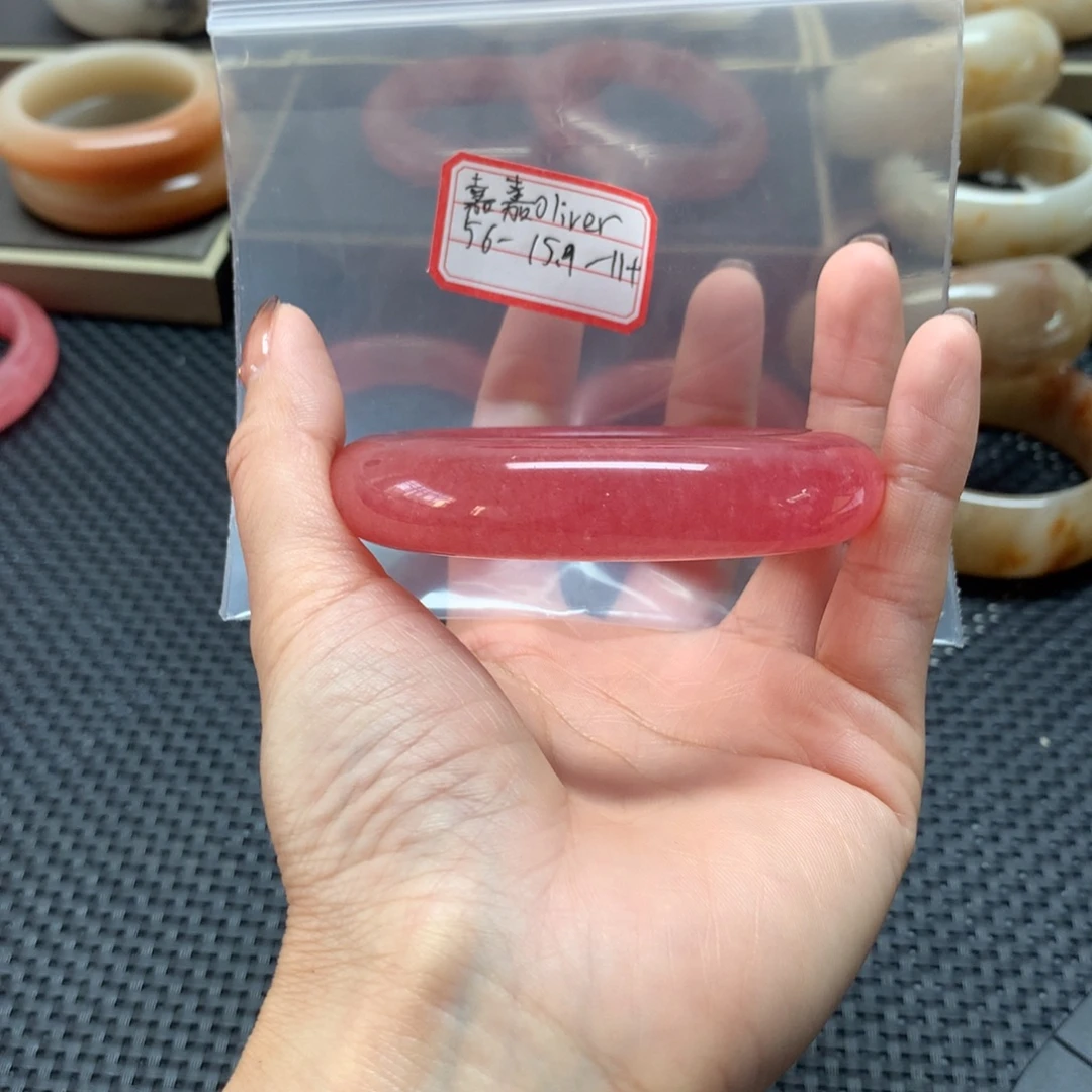 嘉***r石英岩玉未镶嵌手镯