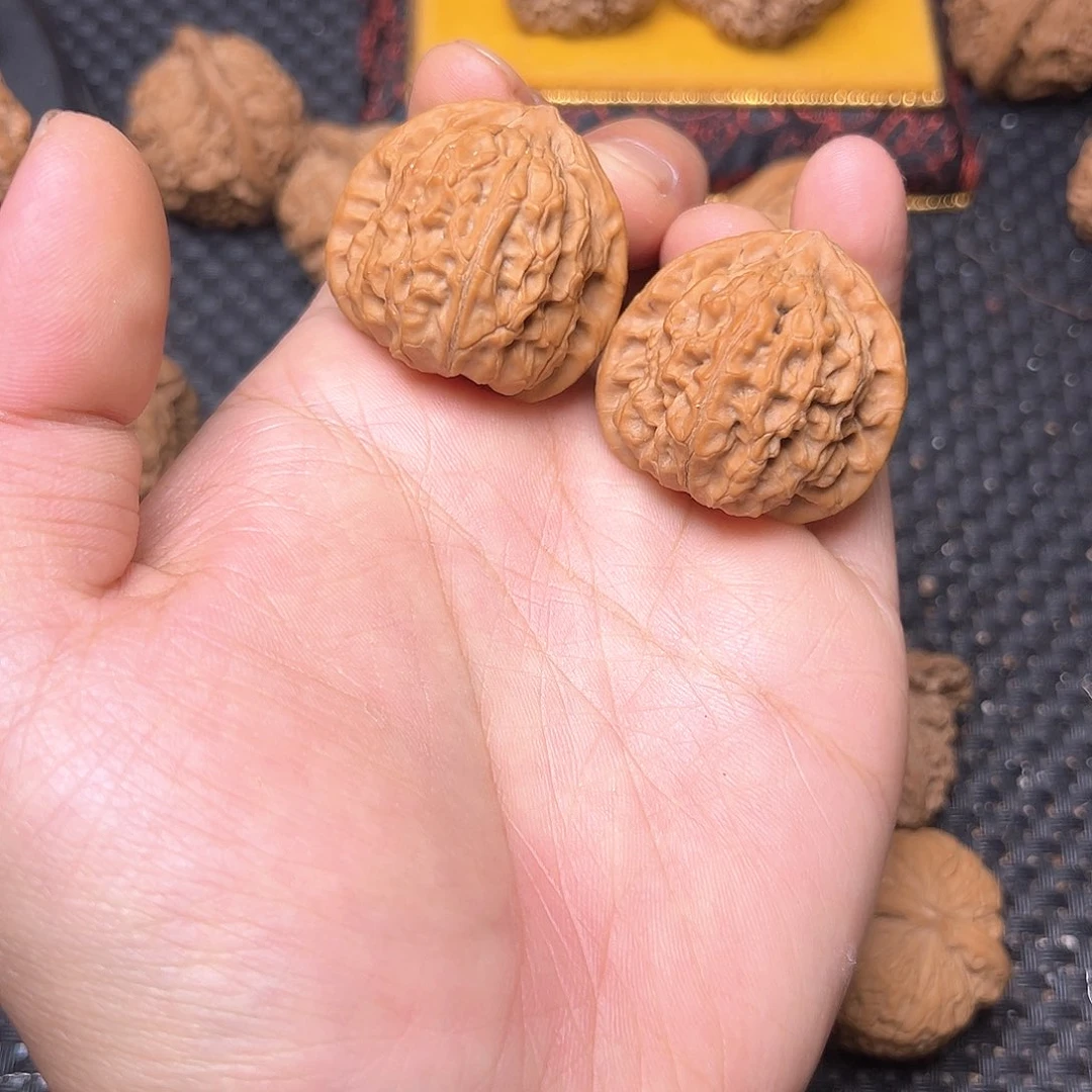 文玩核桃吊坠糖三角