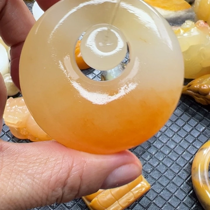 石英质玉（黄龙玉）颈饰未镶嵌