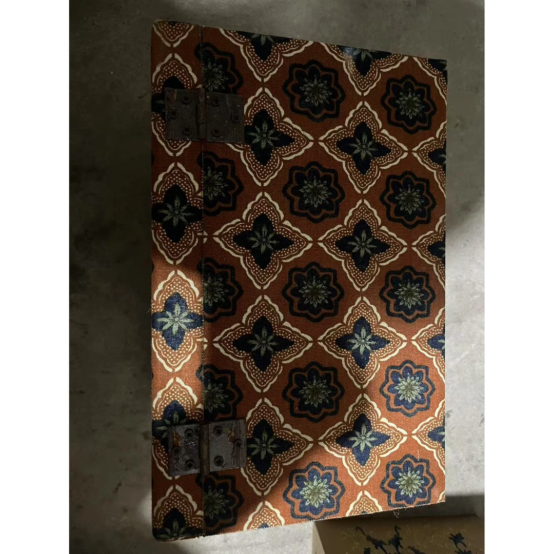 精品摆件红格箱闷