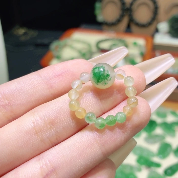 轩***阁石英质玉（非洲翠）未镶嵌颈饰