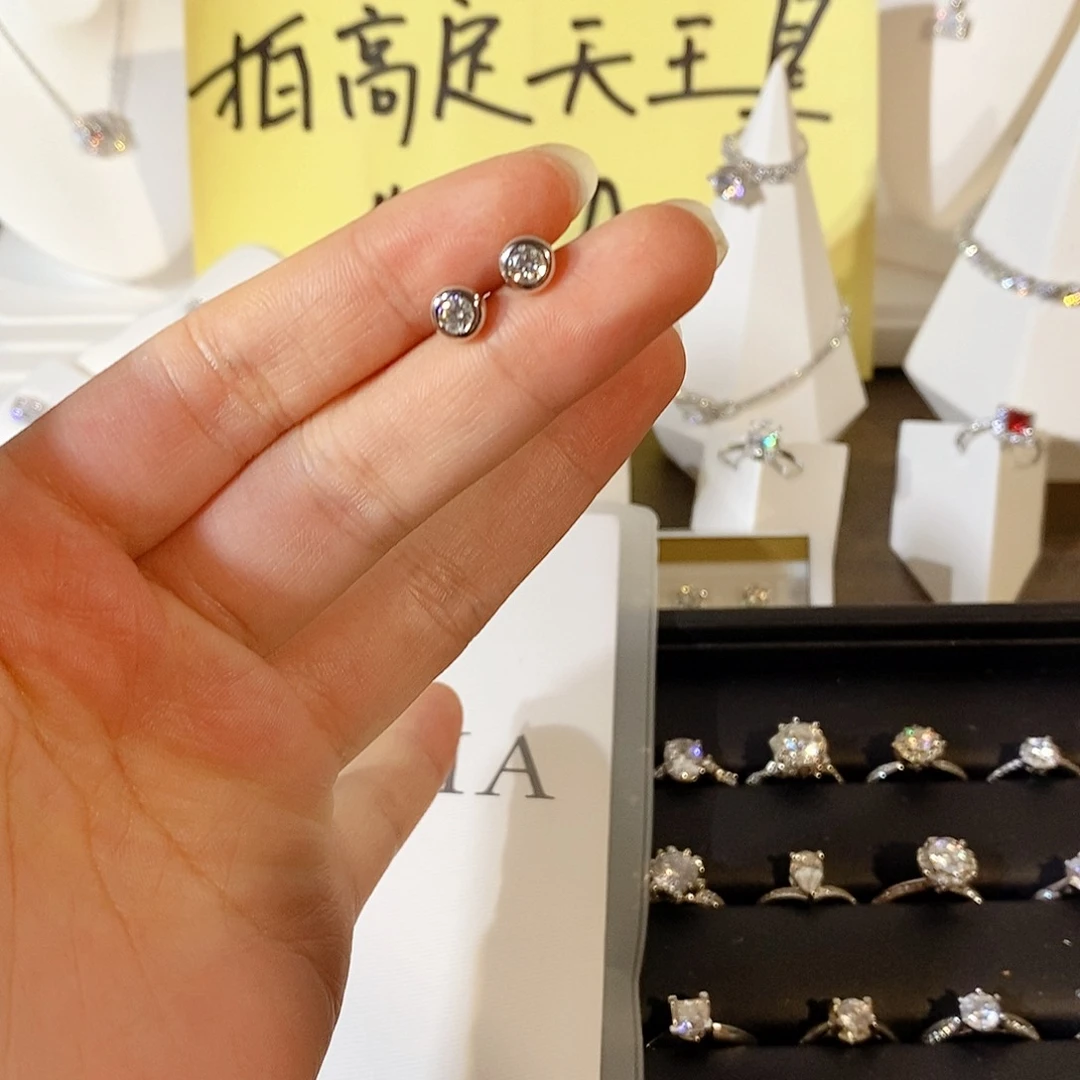 925银合成碳硅石泡泡耳钉