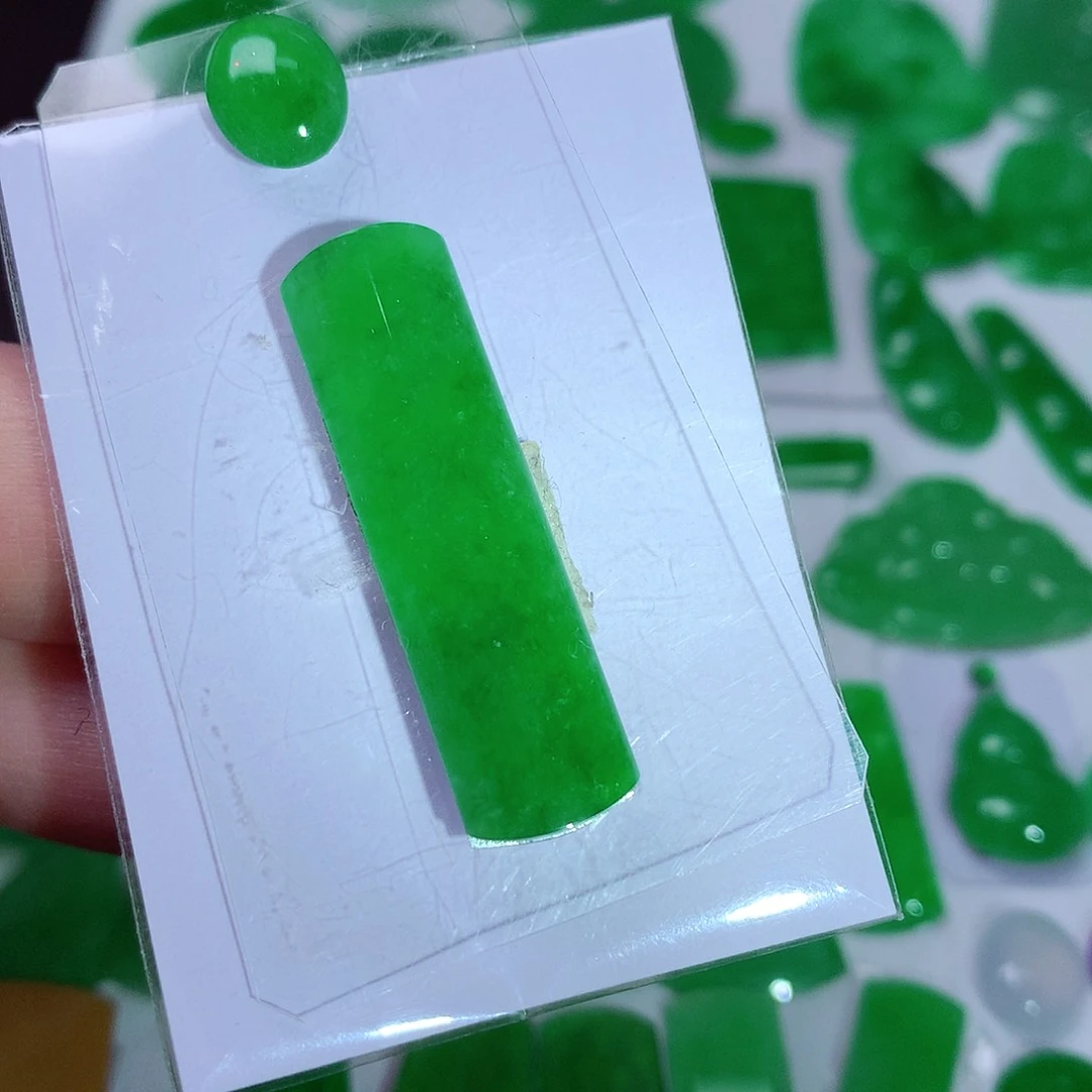 翡翠颈饰未镶嵌天然翡翠