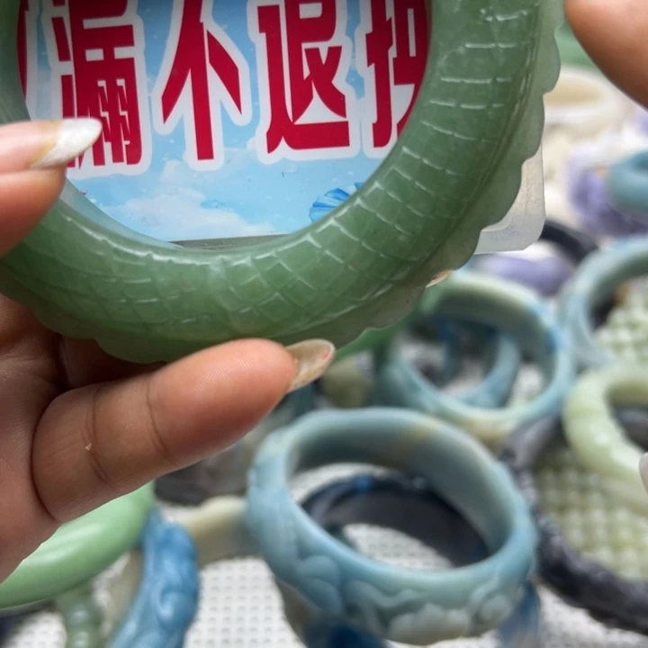 石英岩玉手镯未镶嵌麦****9