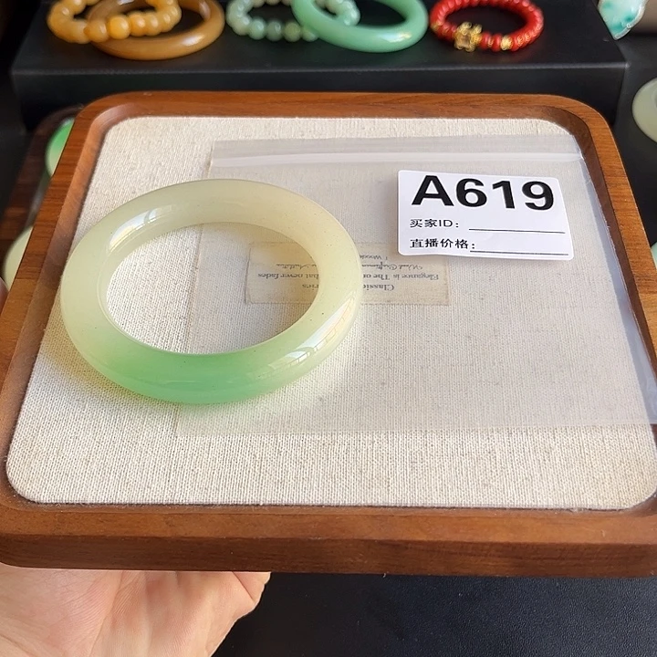 L***•非金属时尚手镯619