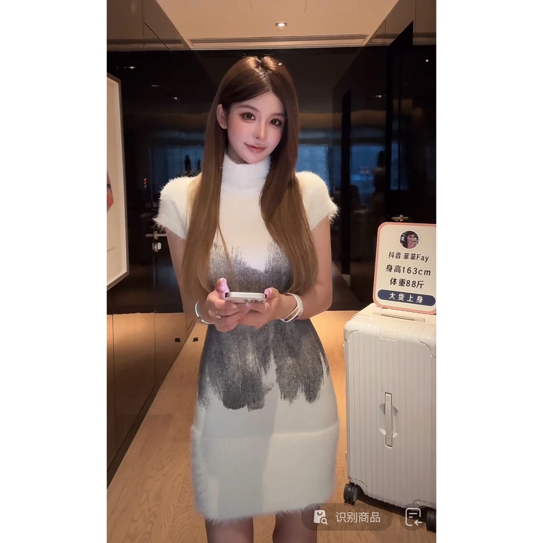 FAY【月光诗集】高领短袖贵气名媛纯欲黑色晕染毛绒针织连衣裙
