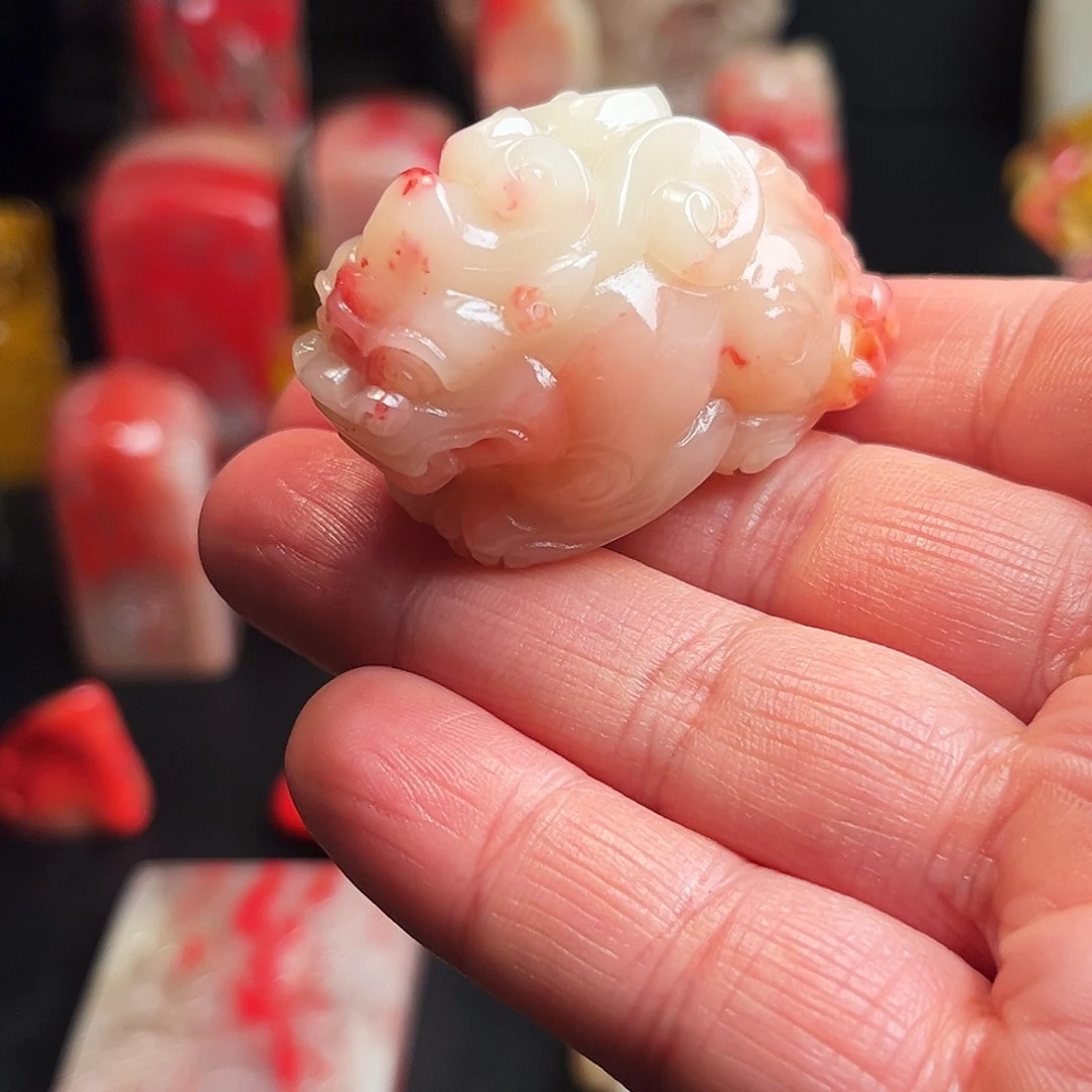 巴林石其他巴林精品纯羊脂冻鸡血石把件