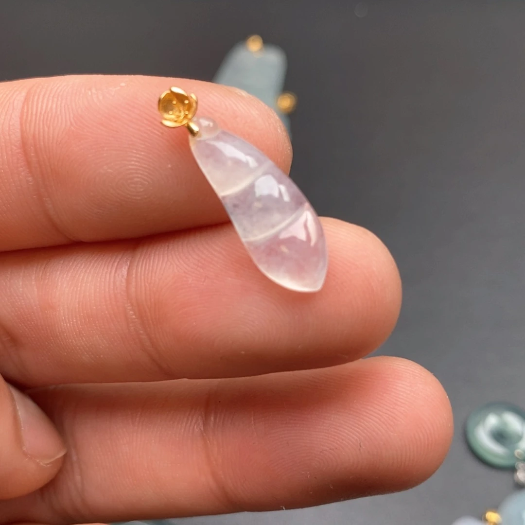 颈饰18K金镶嵌翡翠