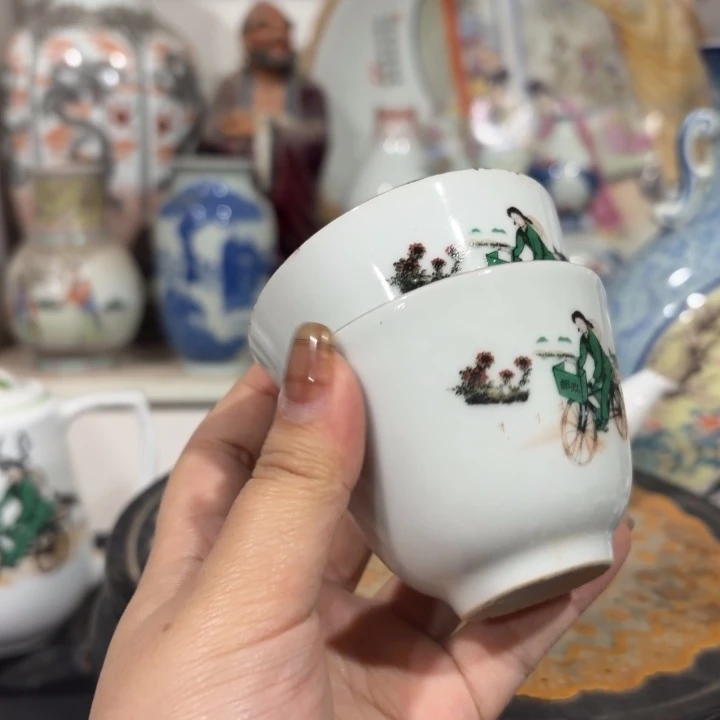 小芳骑着小自行车