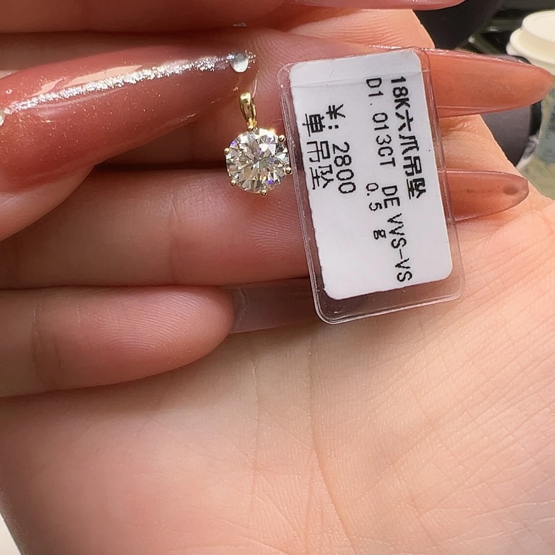 实验室培育钻石吊坠18K金镶嵌1.013ct K黄六爪吊坠