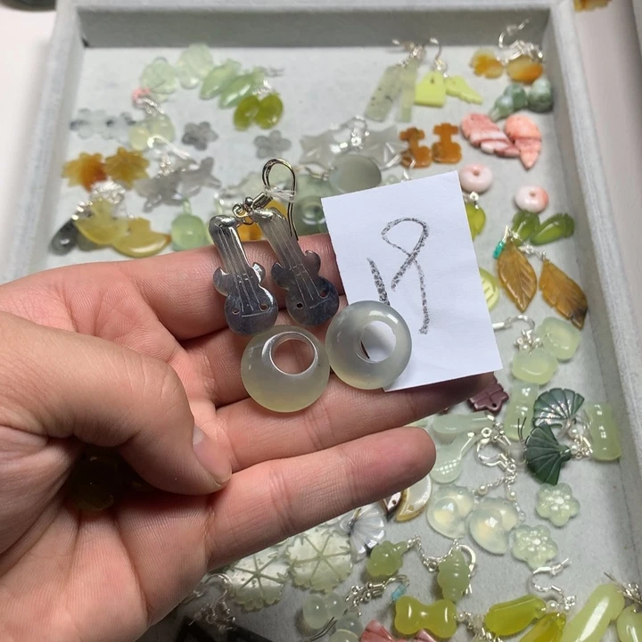 蛇纹石玉耳钉足银镀金镶嵌悦***风