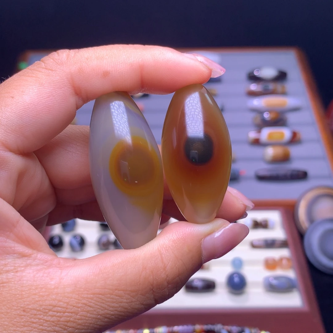 屈***六玛瑙/玉髓颈饰未镶嵌