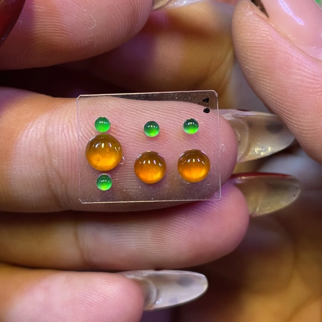 颈饰未镶嵌翡翠蛋面