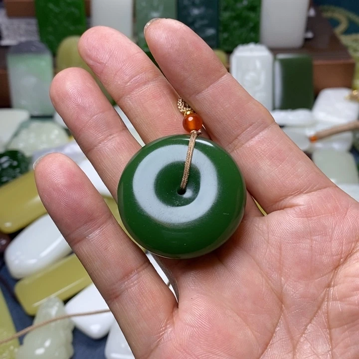 吊坠(赠链)未镶嵌和田玉