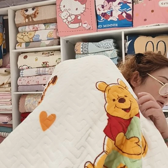 牛奶绒维尼熊黄色杯盖