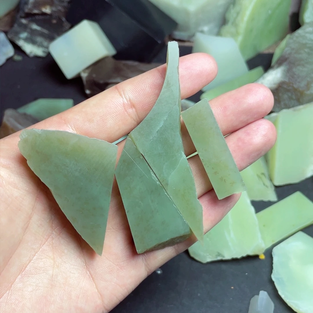 和田玉珠宝半成品未镶嵌唐**衣